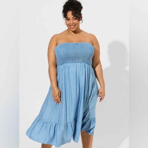 NWOT Torrid size 0/L/12 Midi Chambray Smocked Tube Tiered Dress. Tried on only! - Picture 4 of 8
